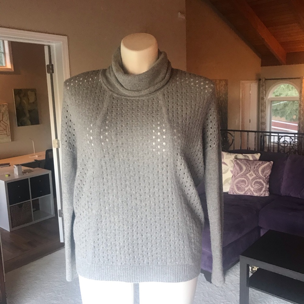 CASHMERE Design History Grey Sweater. Size M